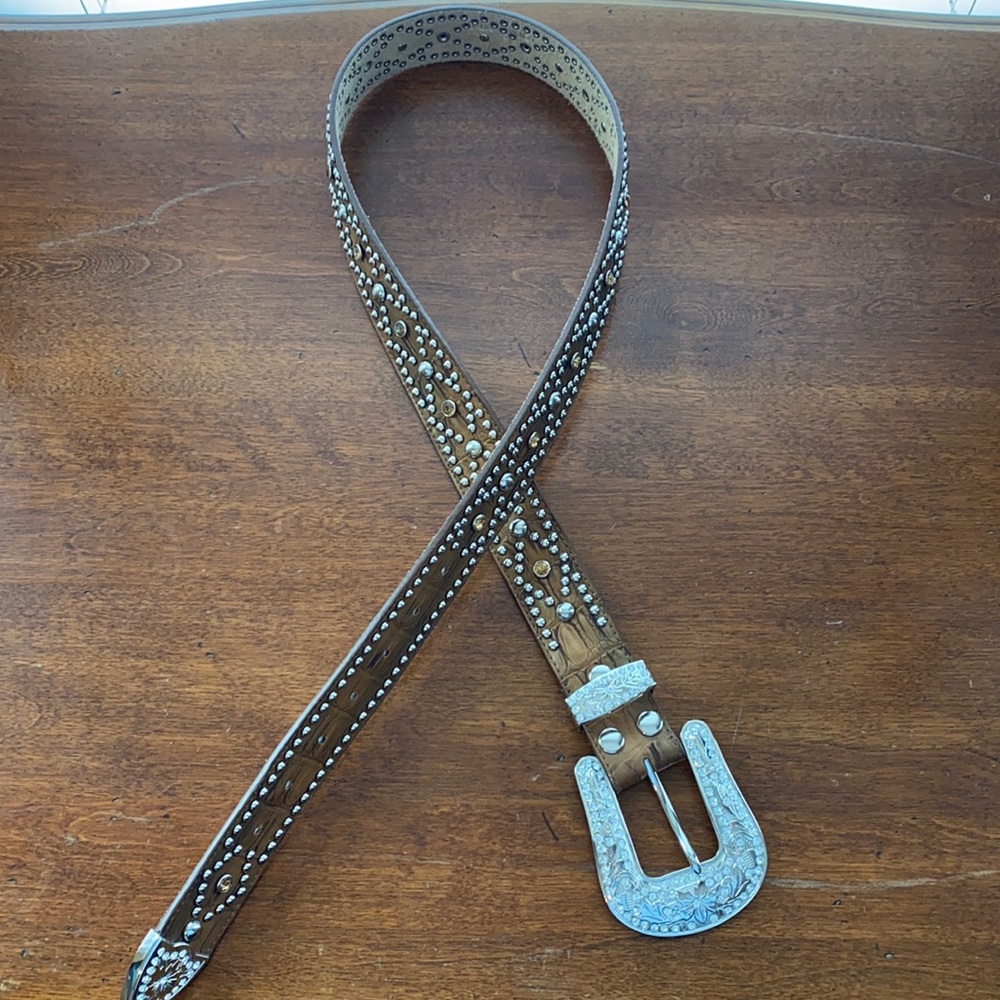 Women’s leather belt